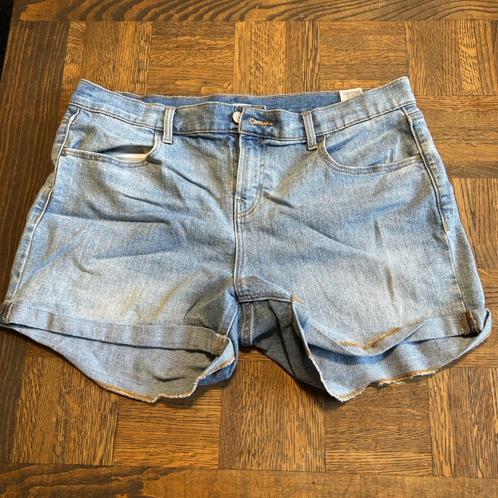 Women old navy jean shorts size 14